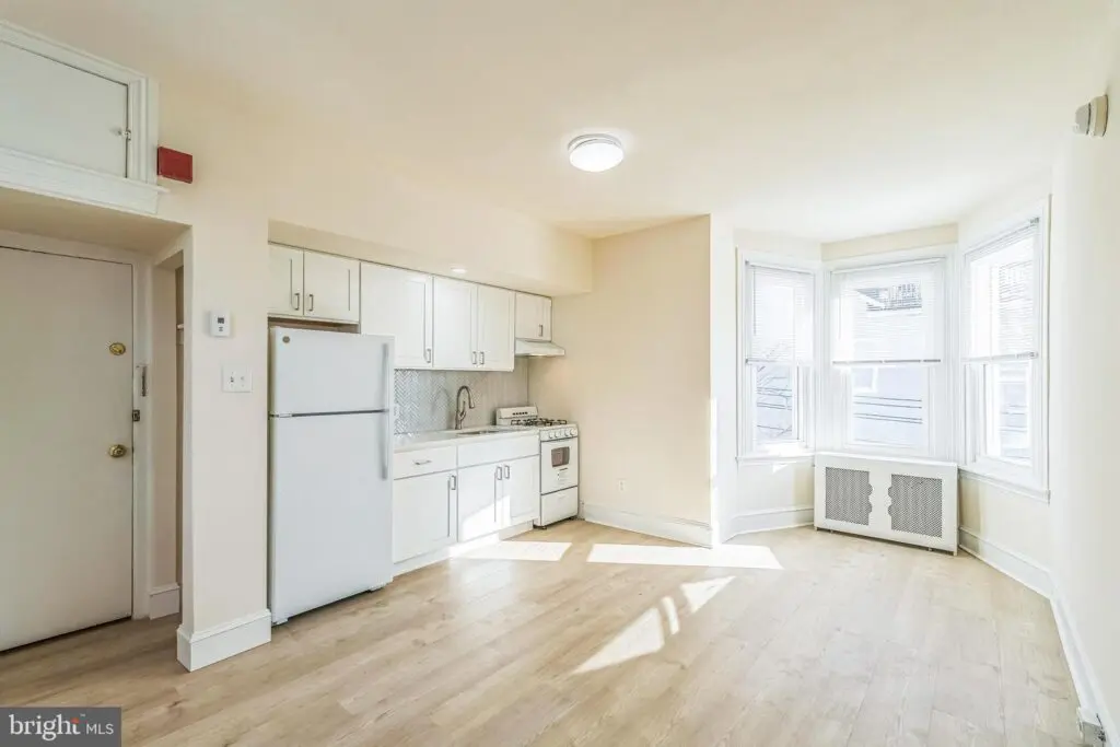 Sunlit studio apartment with kitchenette and bay window