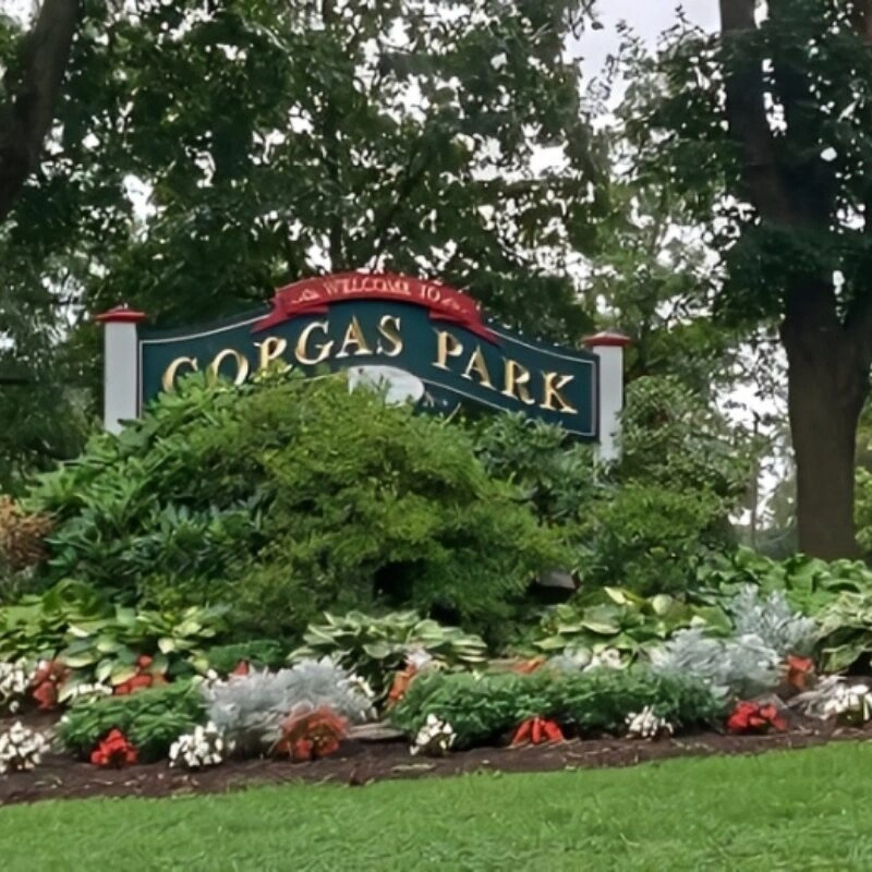 Lush greenery at Gorgas Park entrance